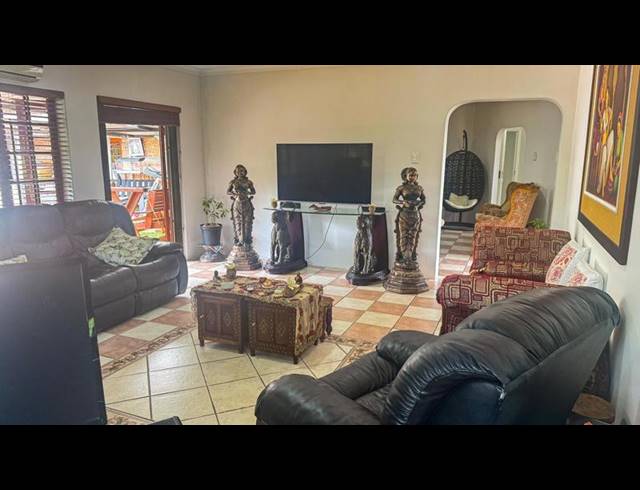 5 BEDROOM HOUSE FOR SALE IN FERNCLIFFE